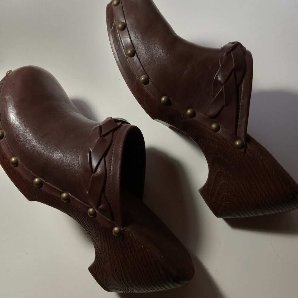 White Mountain Brown Leather Clogs Size 8 Braiding and Studs Y2K